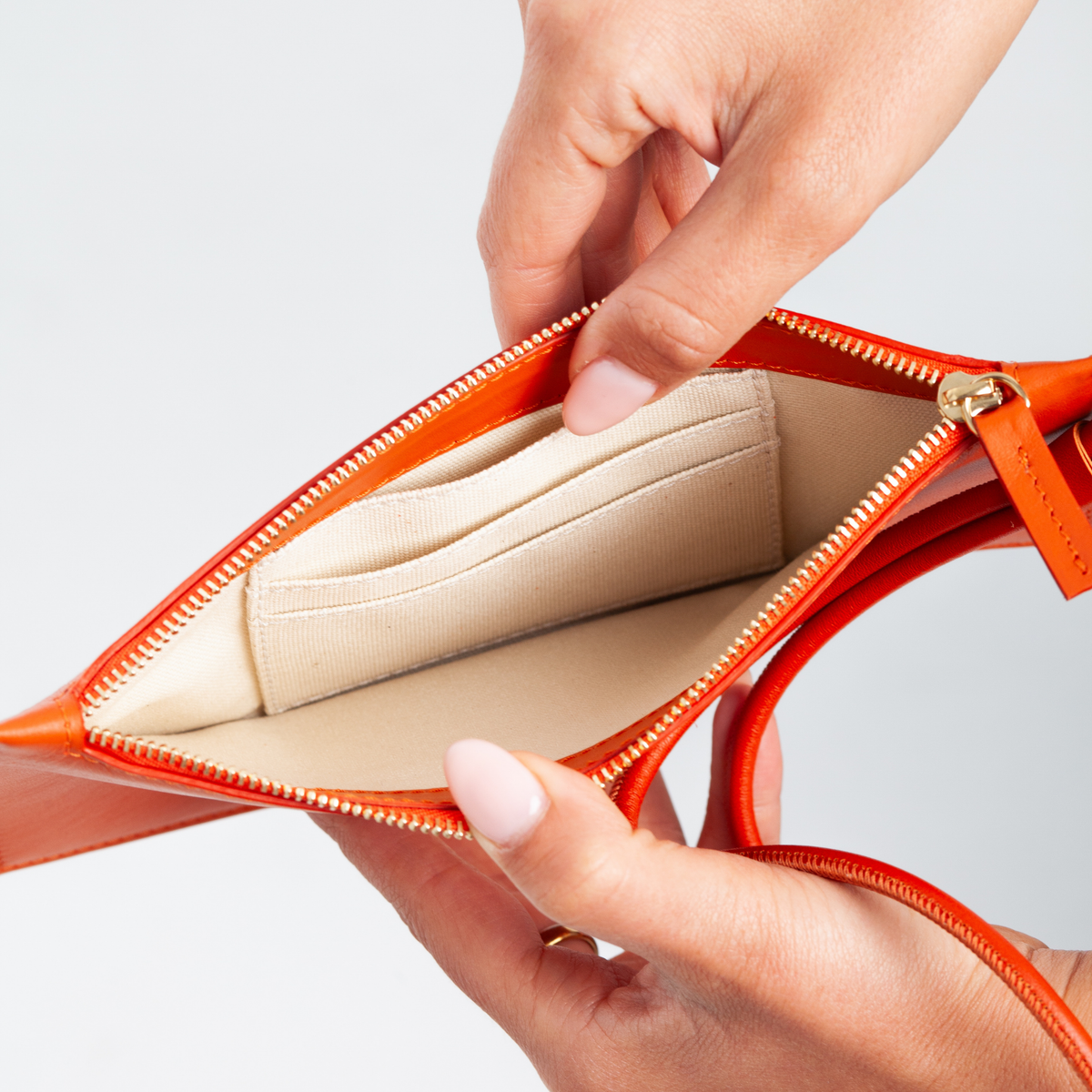 Interior of Marea Wave Pouch showing canvas lining and built-in cardholder compartments. Zip to close.