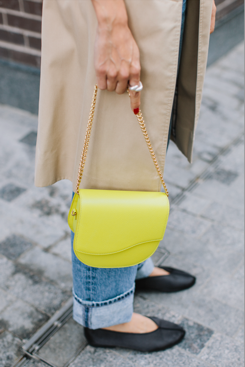 Ariana Wave Saddle, Pebble Chartreuse Leather held on the short shoulder chain strap