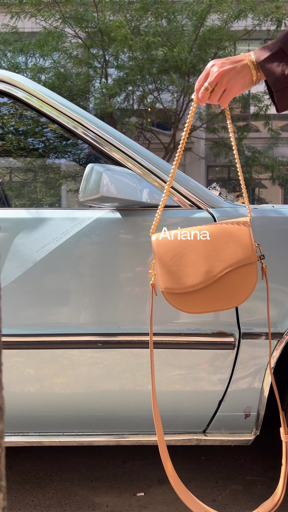 The differences in straps on the Ariana Wave Saddle Bag and the Ella Wave Saddle Bag. Shown in Cappuccino Leather