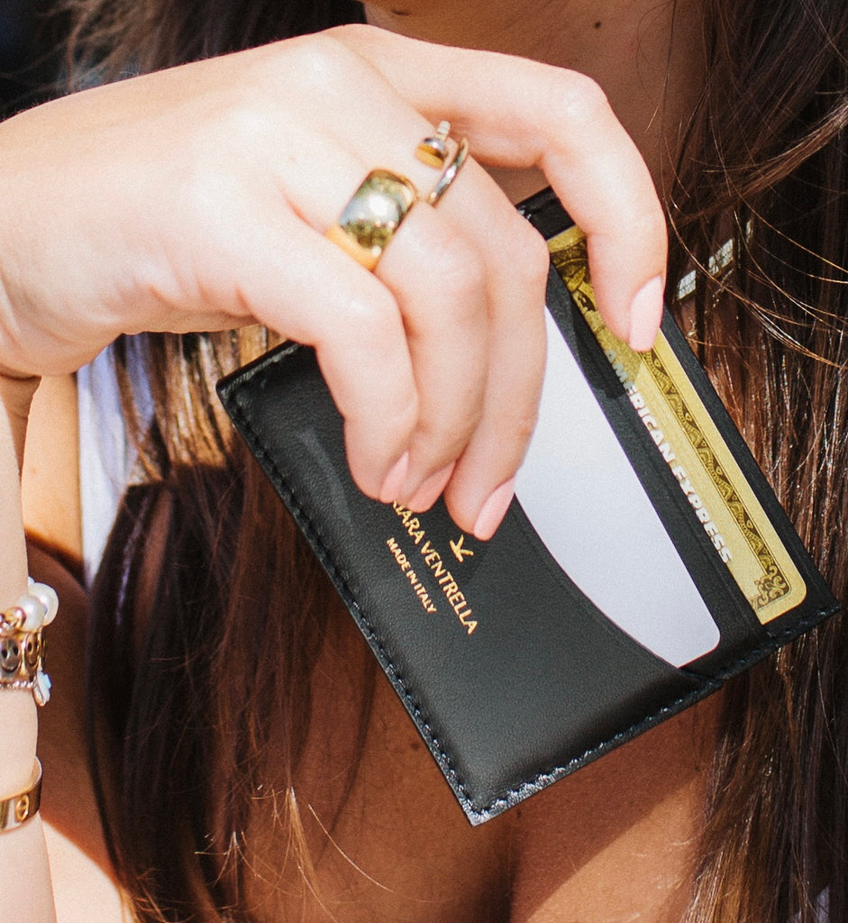 ONLY THE ESSENTIALS - CARD HOLDER